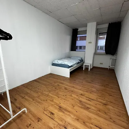 D1 Frankfurt 230m2 - 7 Einzelzimmer Mit 2 Parkplaetzen Apartment *