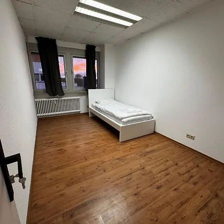 D1 Frankfurt 230m2 - 7 Einzelzimmer Mit 2 Parkplaetzen Apartment Dreieich