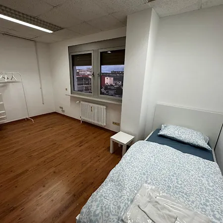 D1 Frankfurt 230m2 - 7 Einzelzimmer Mit 2 Parkplaetzen