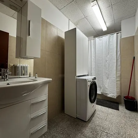 D1 Frankfurt 230m2 - 7 Einzelzimmer Mit 2 Parkplaetzen * Dreieich