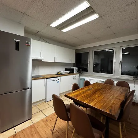 D1 Frankfurt 230m2 - 7 Einzelzimmer Mit 2 Parkplaetzen *