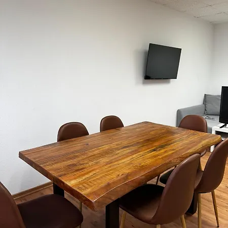 D1 Frankfurt 230m2 - 7 Einzelzimmer Mit 2 Parkplaetzen