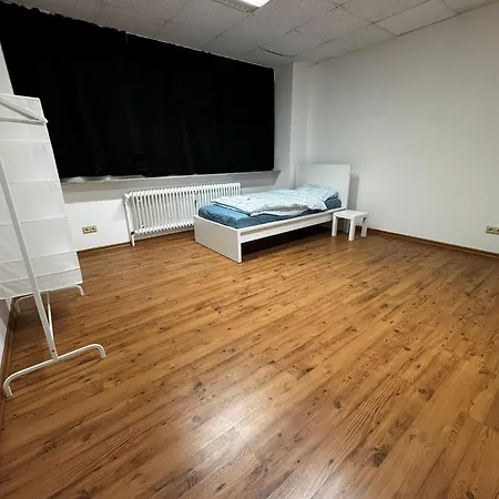 D1 Frankfurt 230m2 - 7 Einzelzimmer Mit 2 Parkplaetzen