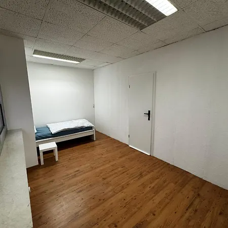 D1 Frankfurt 230m2 - 7 Einzelzimmer Mit 2 Parkplaetzen Dreieich